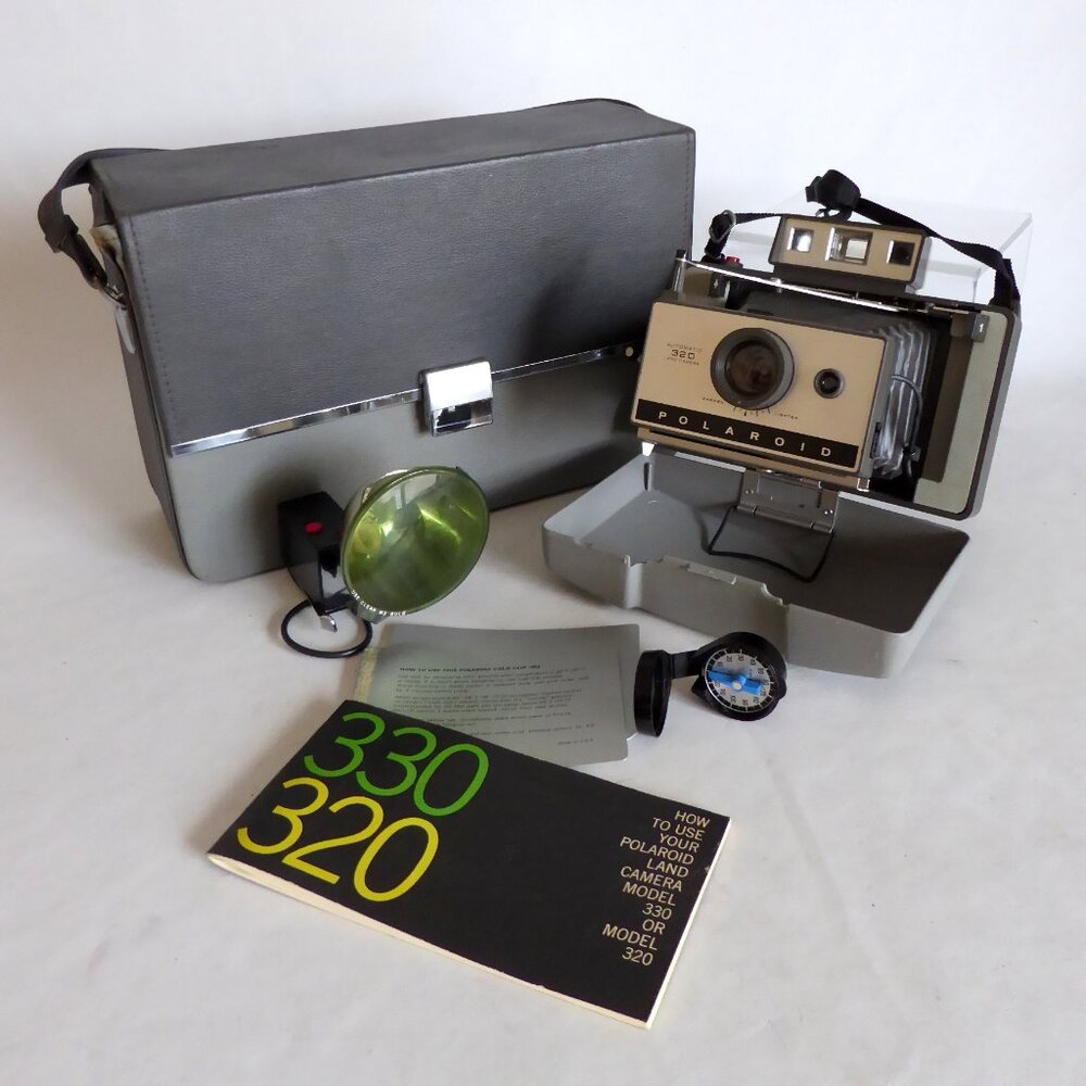 VINTAGE 1969 POLAROID AUTOMATIC LAND CAMERA 320 CASE MANUAL METER FLASH
